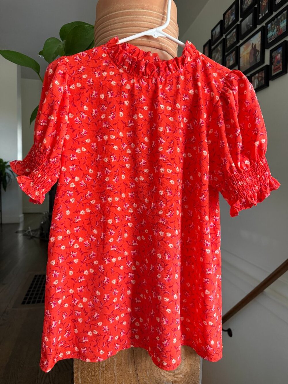 New Without Tags Floral Ruffle neck blouse - Size M